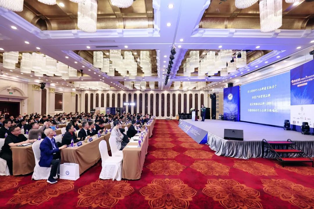 亞地斯集團(tuán)榮獲中國(guó)陶瓷工業(yè)協(xié)會(huì)瓷磚粘貼技術(shù)專(zhuān)業(yè)委員會(huì)榮譽(yù)表彰 亞地斯集團(tuán)榮獲中國(guó)陶瓷工業(yè)協(xié)會(huì)瓷磚粘貼技術(shù)專(zhuān)業(yè)委員會(huì)榮譽(yù)表彰